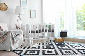 现代婴儿室的内部图片