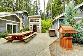 美国灰色住宅的外