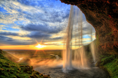 在 hdr，冰島日落時 seljalandfoss 瀑布