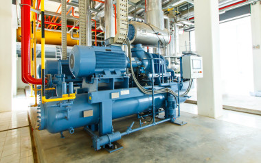 制造工廠的工業(yè)壓縮機(jī)制冷站圖片