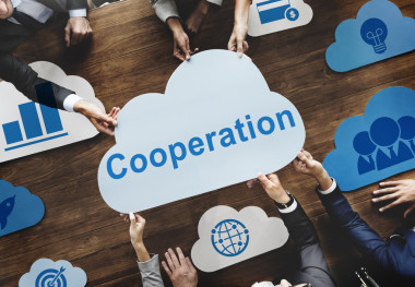 在辦公室工作的商務(wù)人士