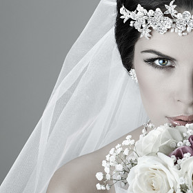 美丽的新娘的画像。婚纱礼服。婚礼装饰