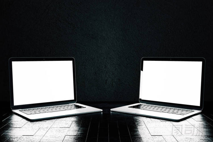 兩個(gè)空白筆記本