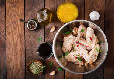 生腌的雞翅圖片