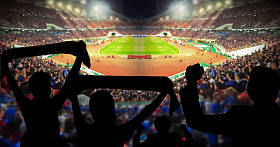 足球迷们的剪影图片