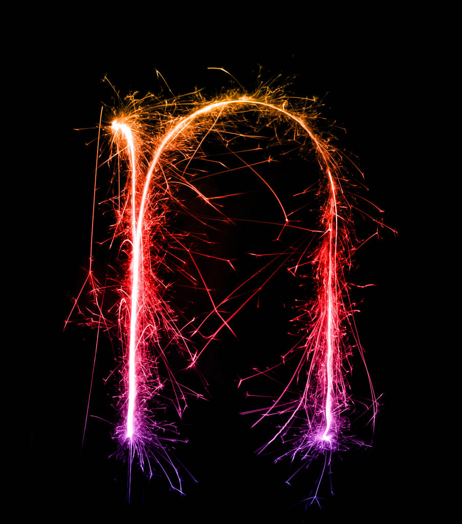 在晚上的烟火烟花光字母 n (小写字母)