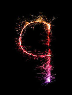 在晚上的烟火烟花光字母 q (小写字母)