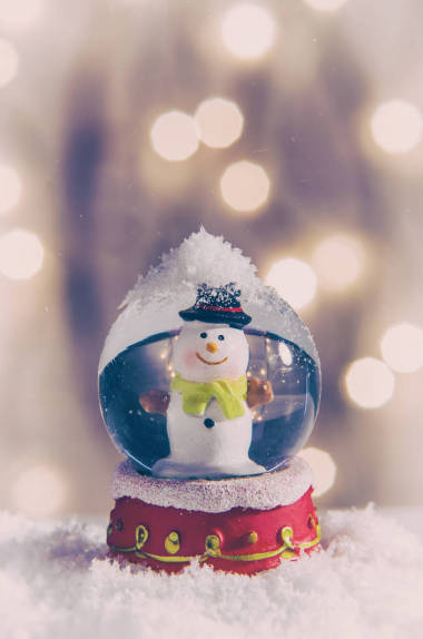 复古雪花玻璃球与雪人图片