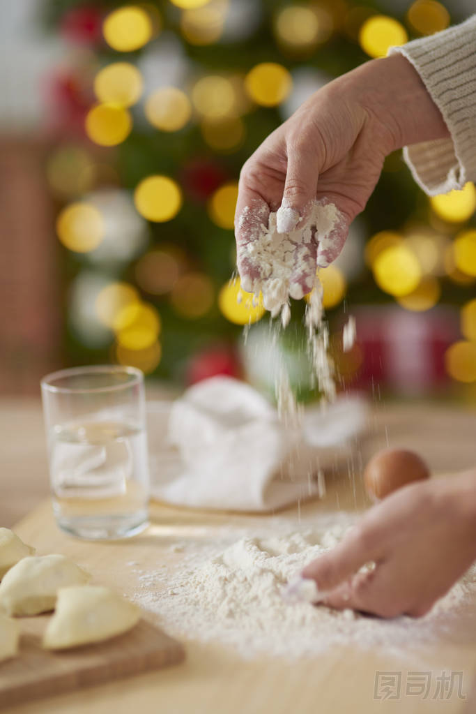 女人做餃子圖片