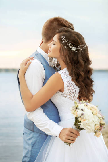 美麗的婚紗情侶