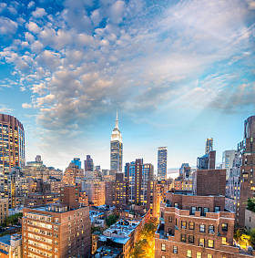 纽约曼哈顿城城市日落鸟瞰图图片