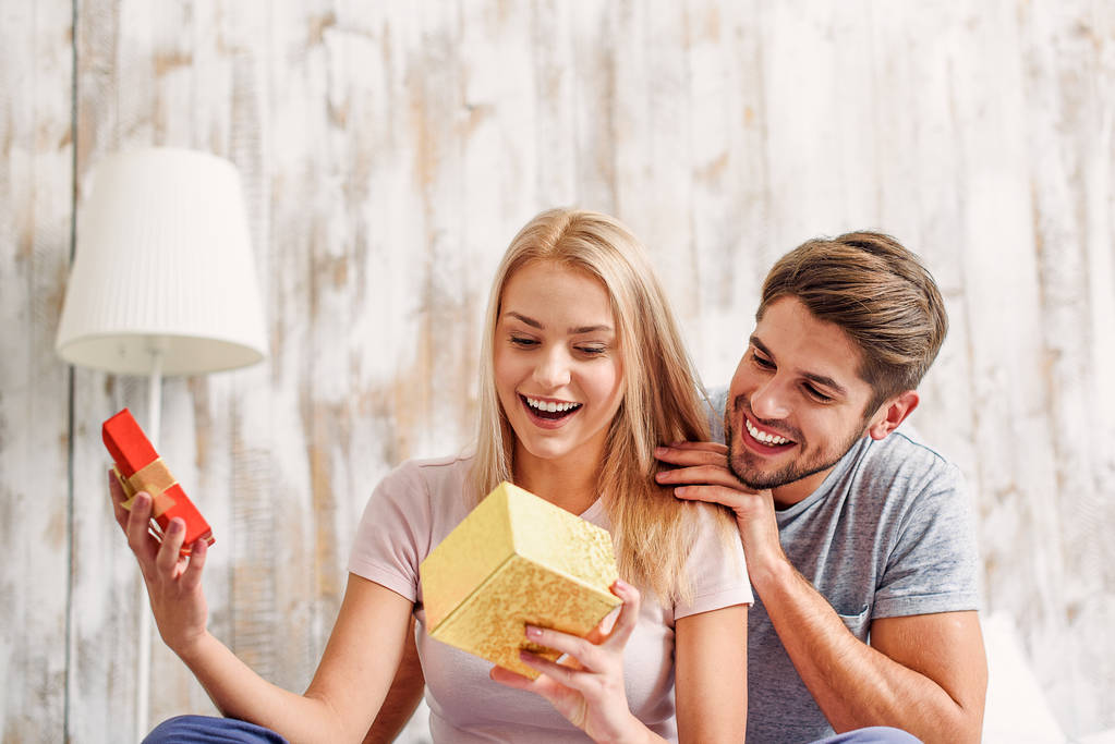 可爱爱夫妇庆祝周年纪念 可爱爱夫妇庆祝周年纪念