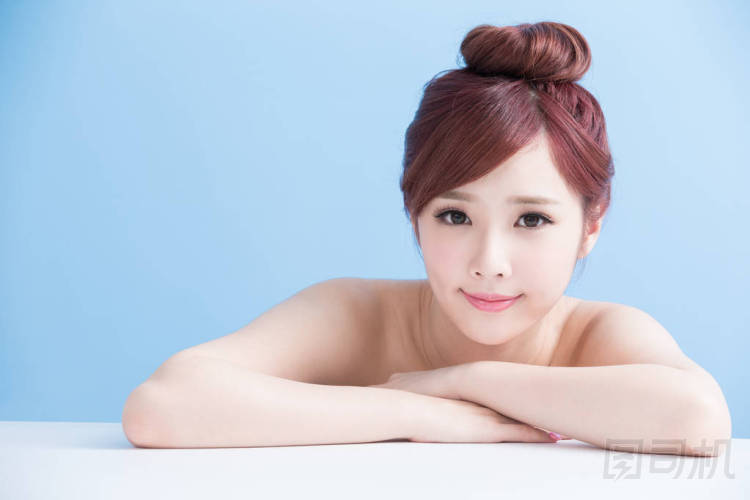 美麗女人對(duì)你的微笑圖片