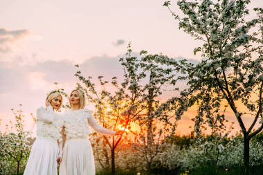 兩個雙胞胎姐妹