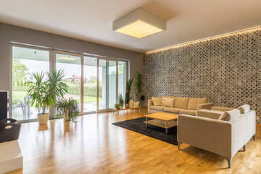 大和宽敞的客厅里图片