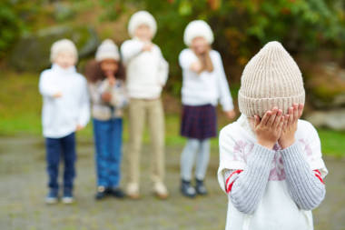 小男孩哭人欺負(fù)的孩子圖片