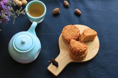 中秋月餅和熱茶-中國蛋糕圖片