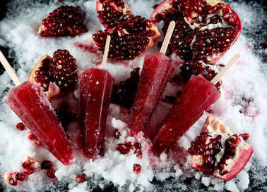 凍結在棍子上的石榴