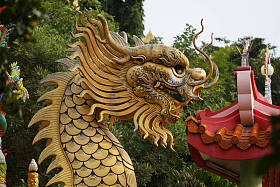 金龙雕像图片