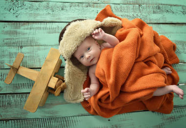 寶貝男孩飛行員手工玩具飛機與試點的圍巾和帽子