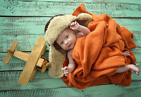 宝贝男孩飞行员手工玩具飞机与试点的围巾和帽子