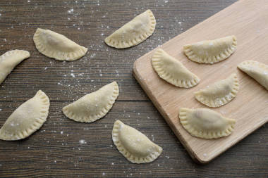 原料自制中國(guó)餃子