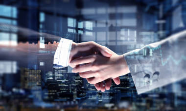 握手的伙伴。混合媒体图片