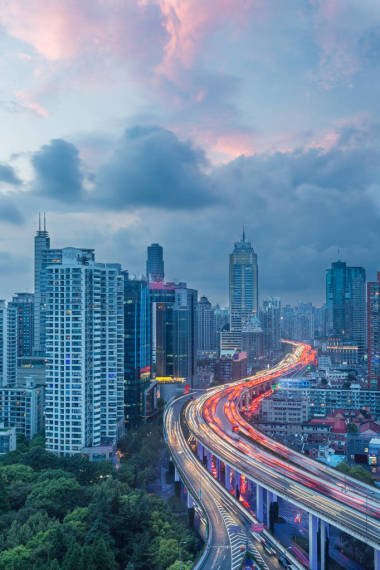 交通路在上海与背景下的城市景