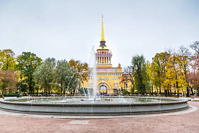 海军部大楼与喷泉图片