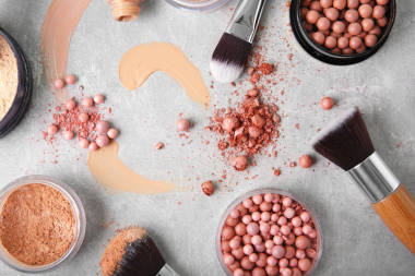 化妝產(chǎn)品和畫筆