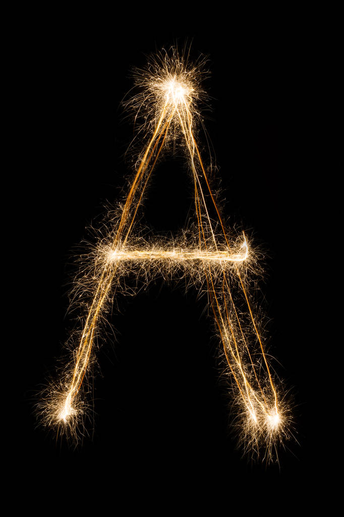 在黑色背景上的烟火字母表中的字母英文字母 A 在黑色背景上的烟火字母表中的字母英文字母 A
