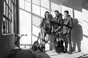 年轻摇滚乐队成员