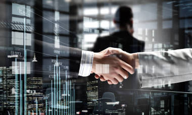 握手的伙伴。混合媒體