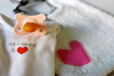 奶嘴。寶寶的東西.圖片