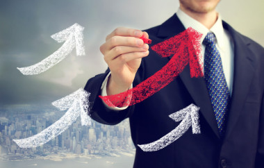 商人绘图上升箭头图片