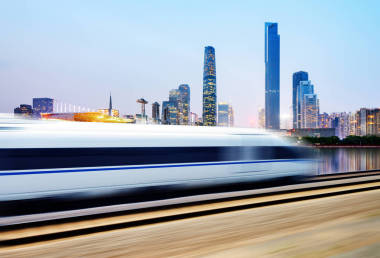 高速列車(chē)通過(guò)廣州