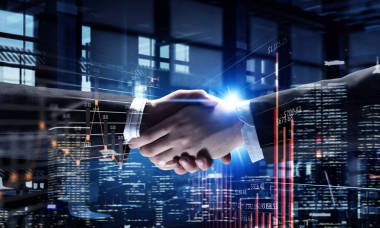 握手的伙伴。混合媒体照片