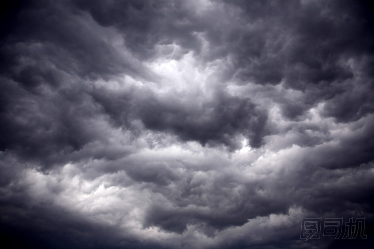 重烈風黑色暴風雨云