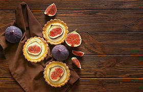 无花果和新鲜的水果蛋糕