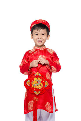 身穿传统服装的小越南男孩照片