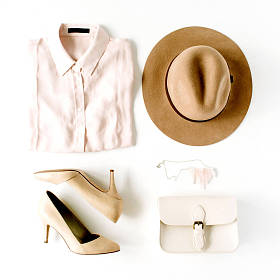 新潮、 时尚的女性配件安排图片