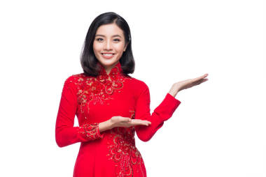 在越南女子穿著傳統(tǒng) Ao Dai