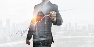 在现代城市背景下的商人。混合媒体