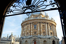 拉德克利夫照相机和灵学院