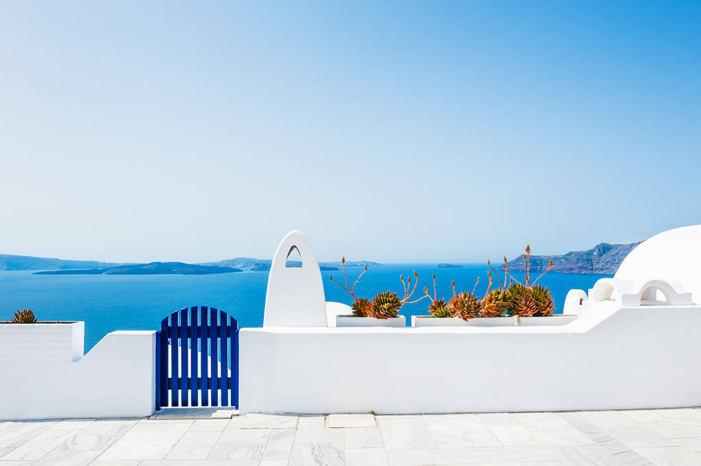 希腊圣托里尼岛上的白色建筑
