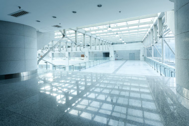 長長的走廊，現(xiàn)代建筑的室內(nèi)設計