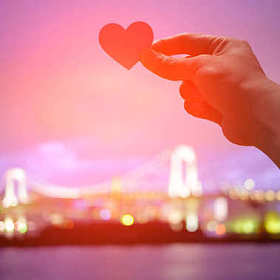 浪漫情侣的剪影图片