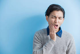 人感觉牙痛照片