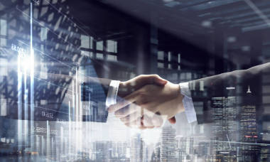 握手的伙伴。混合媒體