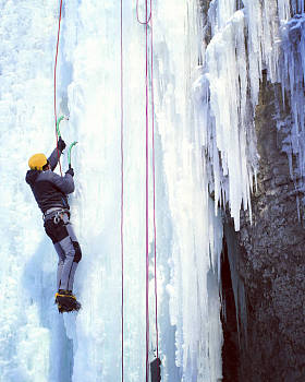 冰雪攀登北高加索.图片